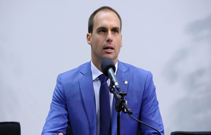 Pela 1ª vez, um presidente foi eleito sem sair de casa, diz Eduardo Bolsonaro