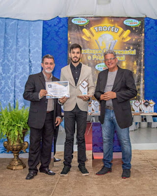 Star News concede prêmio de melhor fotógrafo de  Afogados da Ingazeira à Allison Nicacio