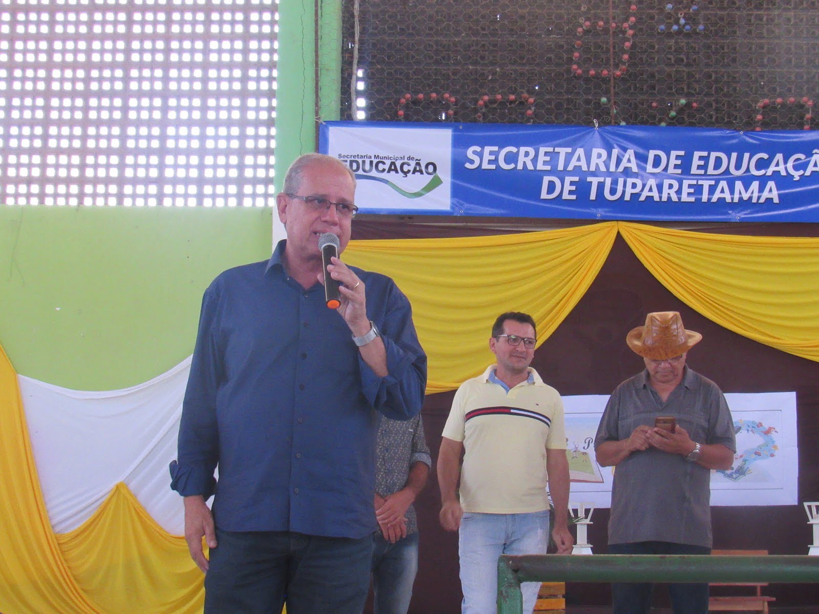 Prefeito Sávio Torres participou do Projeto Leitura na Praça, nesta terça-feira (23)