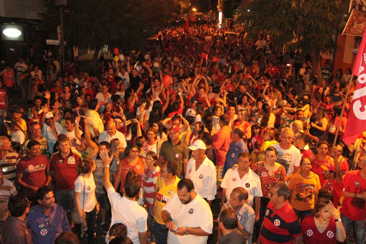 Apoiadores de Haddad realizam passeata em Afogados e dizem acreditar na virada