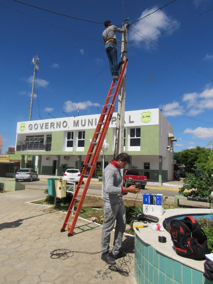 Secretário de Cultura de Tuparetama faz parceira para implantar projeto de internet gratuita nas praças da cidade