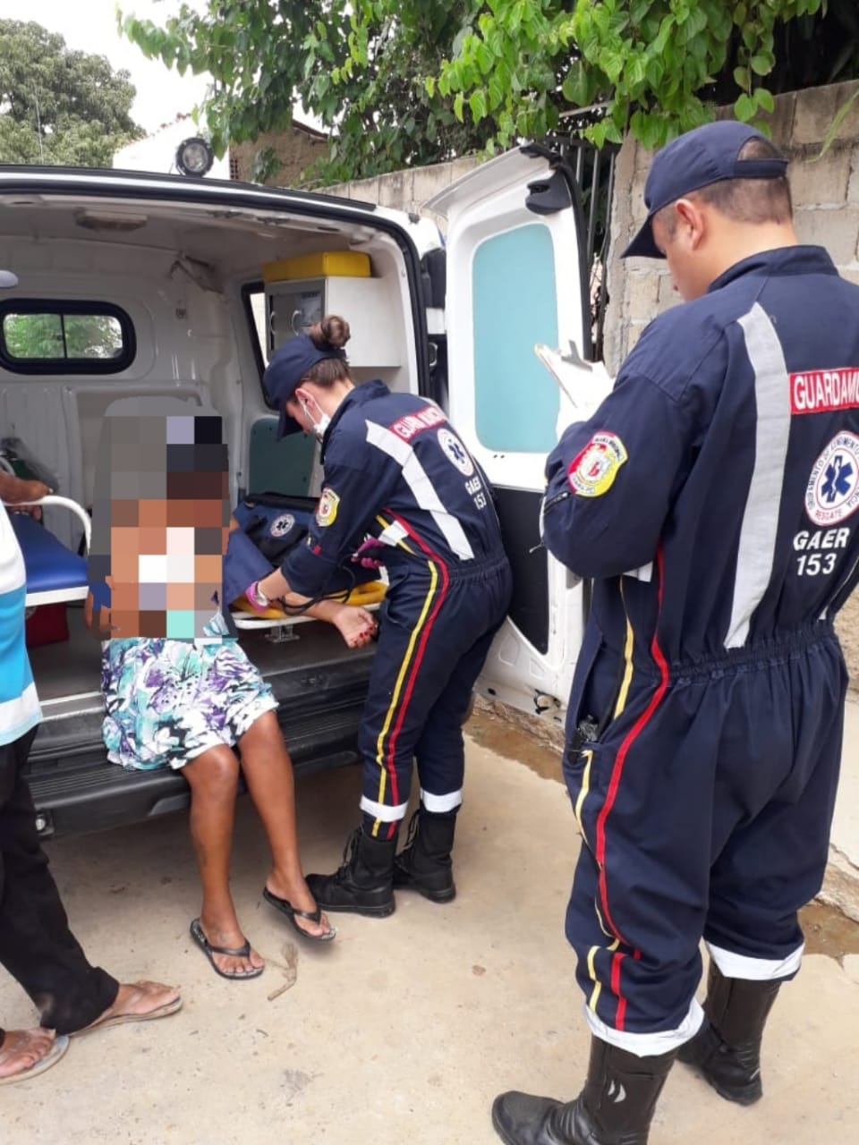 Em Tabira, guarda municipal socorre mulher que passava mal