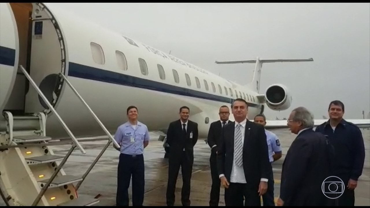 Bolsonaro chega a Brasília após receber alta e deixar hospital em São Paulo