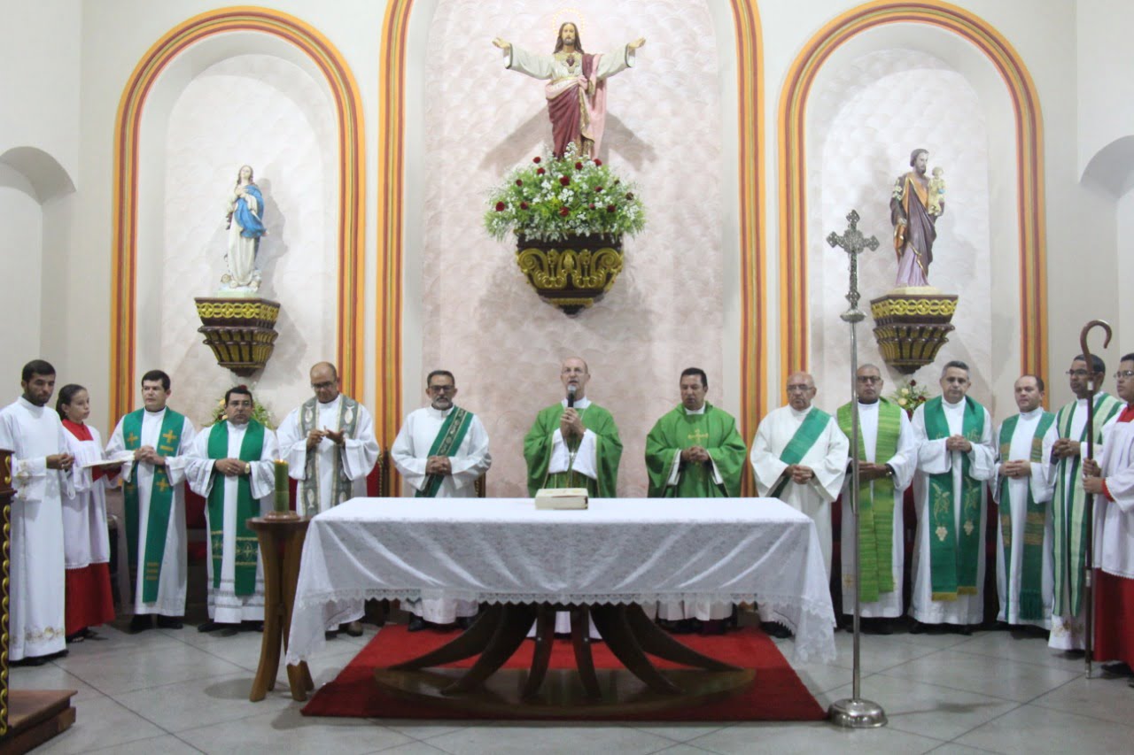 Sacerdotes tomam posse em Tuparetama e Itapetim