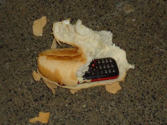 Mulher é detida ao entrar na cadeia de Serra Talhada com celular no pão