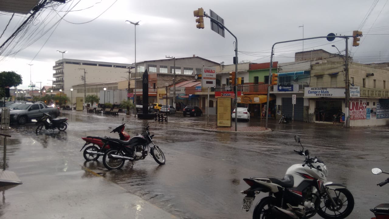 Imagem do Dia: chuva em São José do Egito nesta quinta (14)