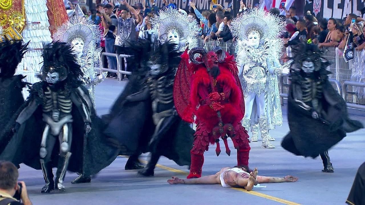 Satanás ‘vence’ Jesus no desfile da Gaviões da Fiel