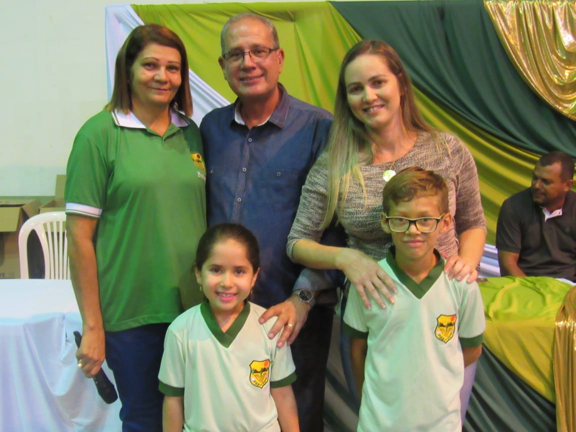Prefeitura de Tuparetama inicia a entrega de fardamento e kit escolar para os alunos da rede municipal de ensino
