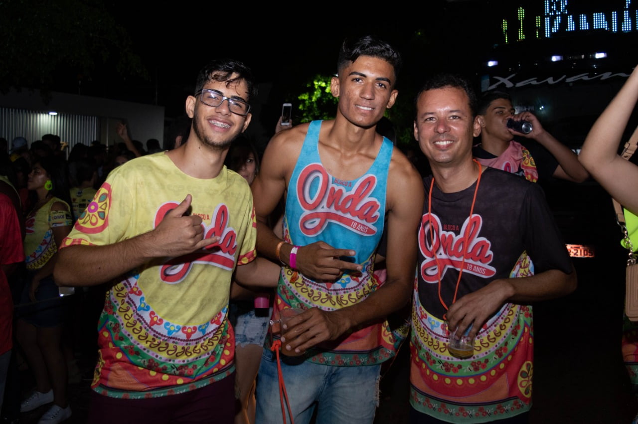 Confira fotos do primeiro dia do bloco A Onda 2019
