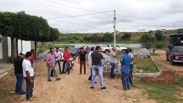 Anchieta Patriota autoriza construção de mais de 4 mil m² de calçamentos em Carnaíba