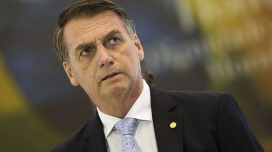 Bolsonaro assina decreto que acaba com o horário de verão