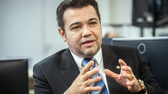 Bancada evangélica apresentará projeto para criminalizar a homofobia