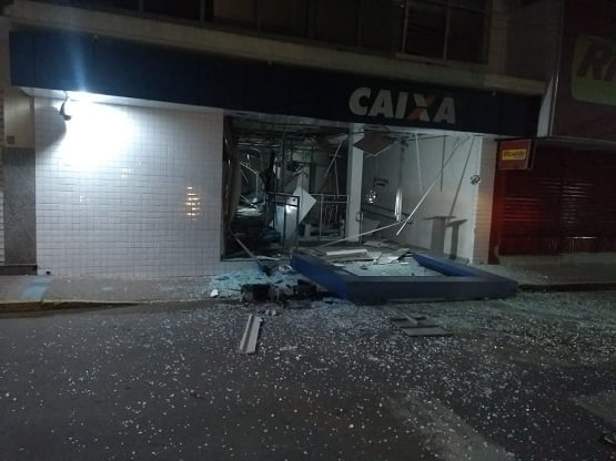 PE: vídeo mostra ação dos criminosos na Caixa Econômica de Bezerros