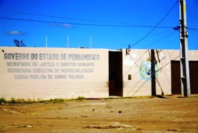 Policiais encontram drogas e celulares durante revista na cadeia de Serra Talhada