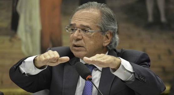 Paulo Guedes promete reduzir o preço do gás pela metade