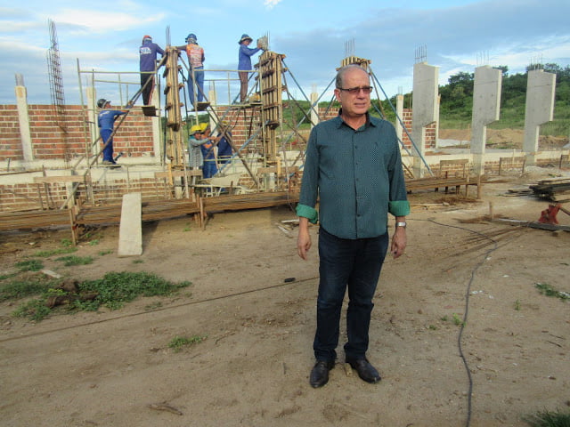 Prefeito Sávio Torres vistoriou as obras da nova Escola Francisco Chaves Perazzo