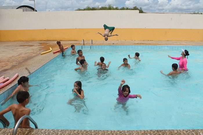 Escolas ganham piscinas em Carnaíba