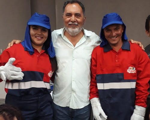 Prefeitura de Carnaíba entrega Kit de EPIs e fardamento à Garis e Catadores
