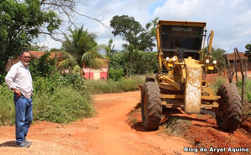 Prefeito Anchieta Patriota vistoria recuperação de estradas na zona rural de Carnaíba