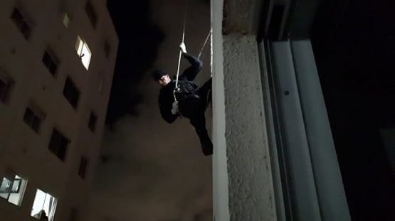 Equipes do Bope descem de rapel e evitam suicídio na Bahia; Assista o vídeo