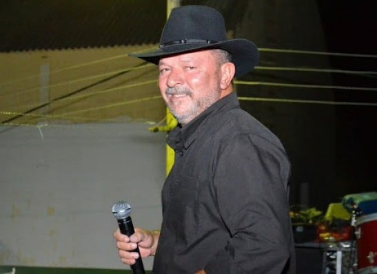 Poeta e forrozeiro Delmiro Barros consegue liberação para voltar aos palcos