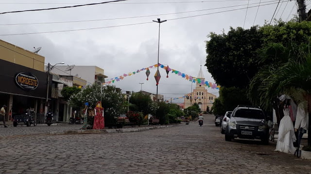 Prefeitura de Tuparetama inicia decoração das ruas para o São Pedro 2019