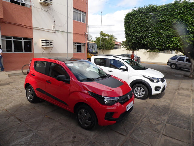 Prefeitura de Carnaíba entrega mais três veículos para o município