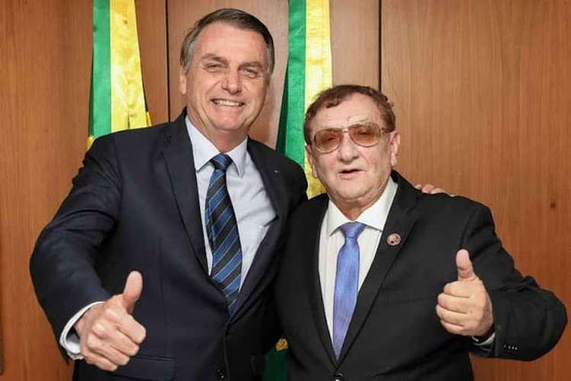 Bolsonaro participa de inauguração de escola com seu nome em cidade do Piauí