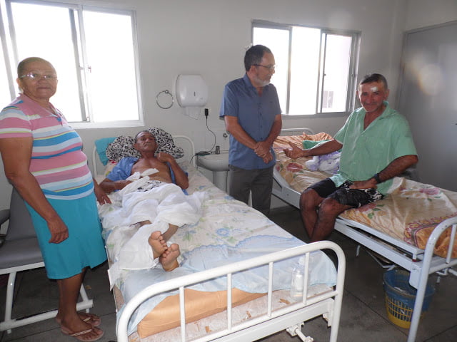 Prefeito de Carnaíba visita o Hospital Zé Dantas