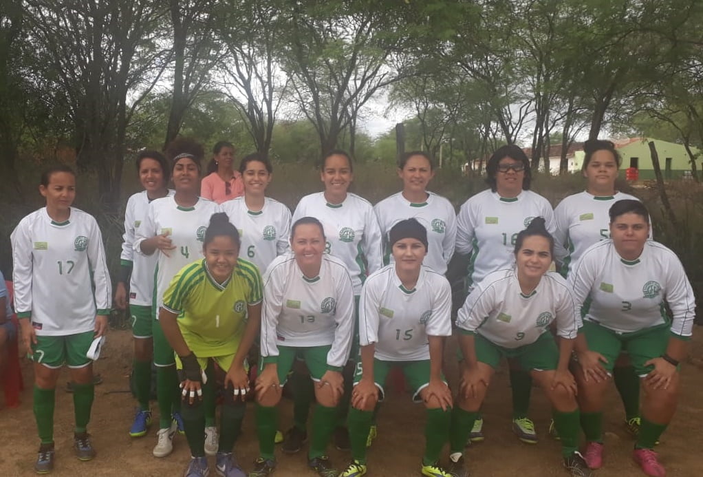 Equipe de futebol feminino do Mais Pajeú participa de torneio na zona rural