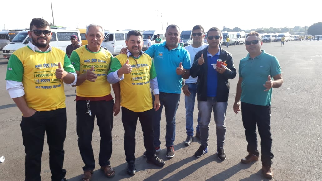 Afogadenses participam de manifestação do transporte alternativo em Brasília