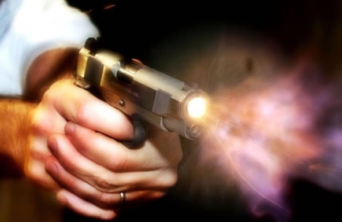 Homem não aceita separação e atira contra mulher no Alto Vermelho