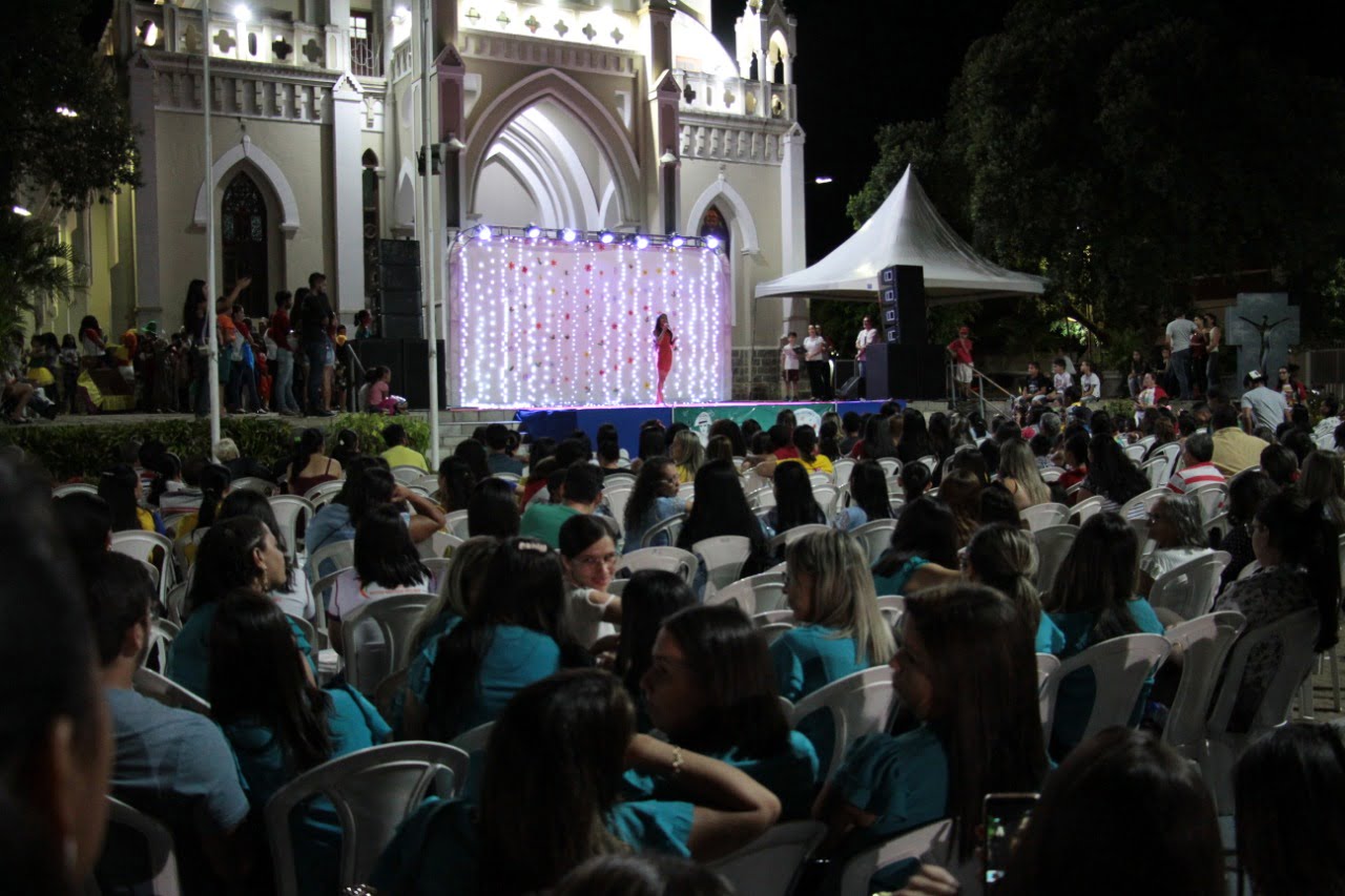 Bom público prestigiou abertura da Feira de Literatura e Conhecimento de Afogados