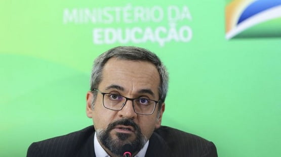 Ministro diz que Enem terá como foco conhecimentos objetivos: ‘não vai cair ideologia’