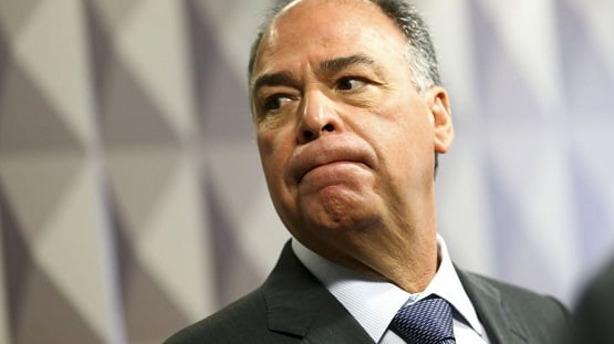 Alvo da PF, líder do governo no Senado coloca cargo à disposição de Bolsonaro
