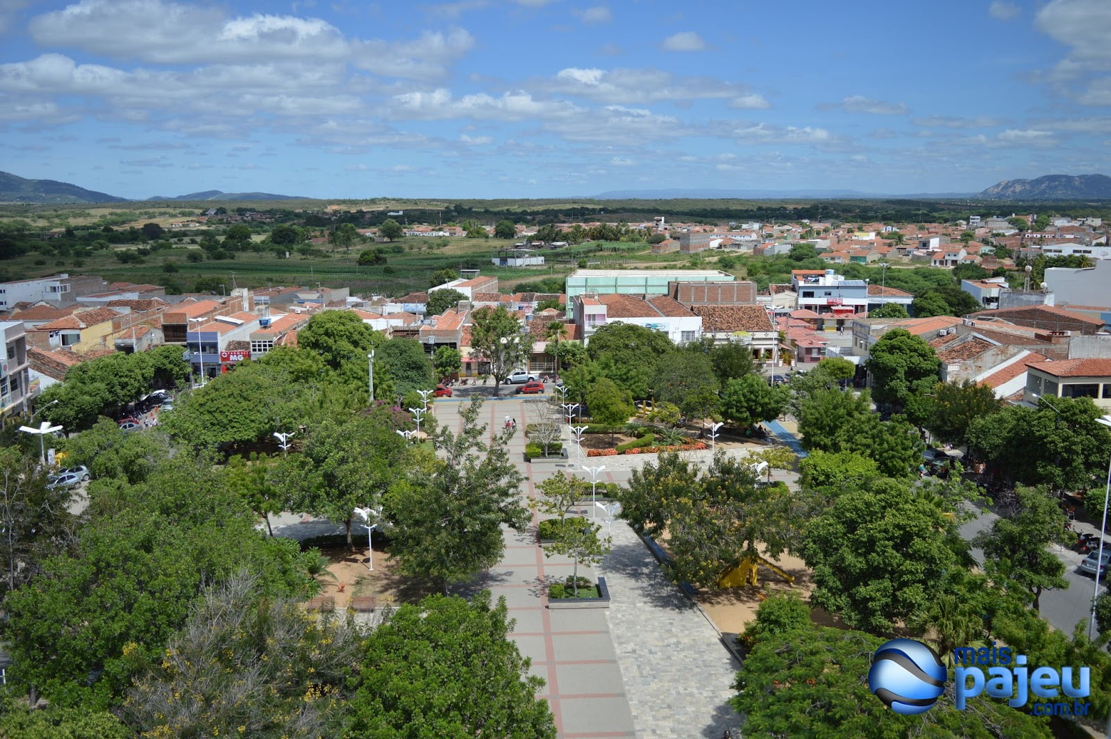 Mulher é atropelada na Praça Arruda Câmara, em Afogados
