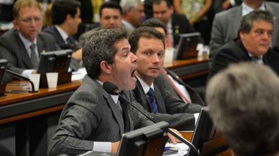 Líder do PSL chama Bolsonaro de ‘vagabundo’ e diz que vai implodir o presidente