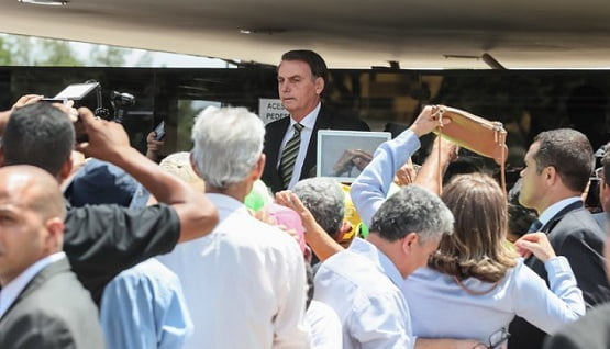 Na verdade, o Cacique Raoni Metuktire, ‘vive tomando champanhe’ em países europeus, disse Bolsonaro