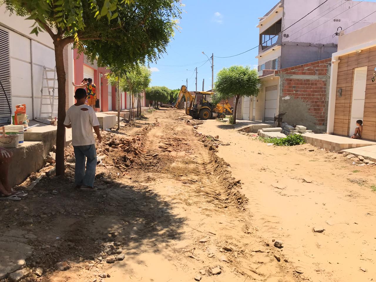 Prefeitura Municipal de Carnaíba realiza a pavimentação de diversas ruas do município