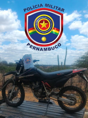 Polícia Militar realiza operação em Carnaíba para coibir a perturbação do sossego, infratores de trânsito, carros com som alto e direção perigosa de motocicletas.