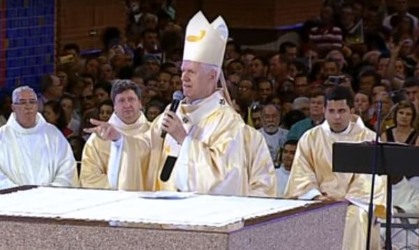 Arcebispo critica ‘dragão do tradicionalismo’ e diz que direita é ‘violenta’