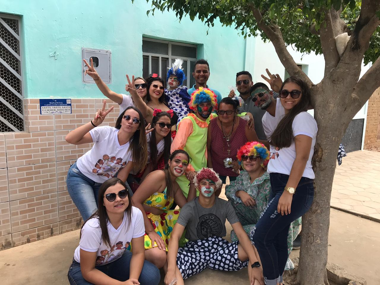 Em São José do Egito, grupo de amigos se reúne e leva alegria a crianças de bairros carentes da cidade