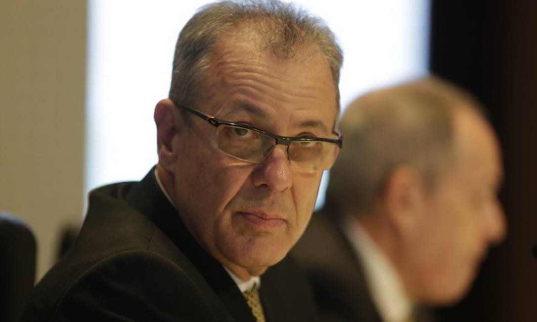 ‘O maior vilão do vazamento de óleo no mar é o contrabando’, diz ministro de Minas e Energia