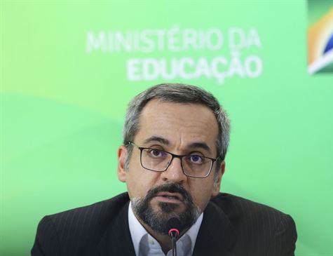 Enem dos próximos anos será um exame técnico, diz ministro da Educação