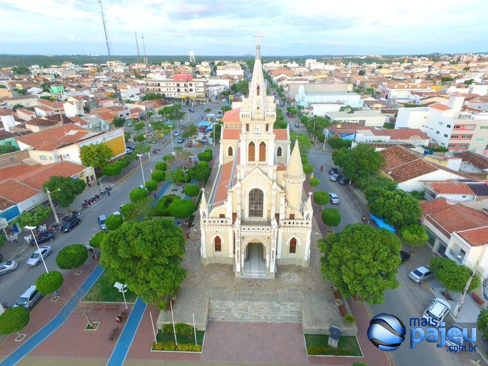 Aposentada tem casa invadida e dinheiro e cartão de banco roubados em Afogados