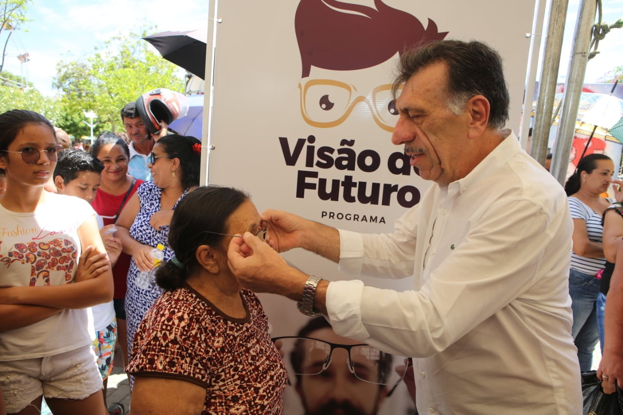 Prefeitura de Afogados entregou óculos gratuitos à população