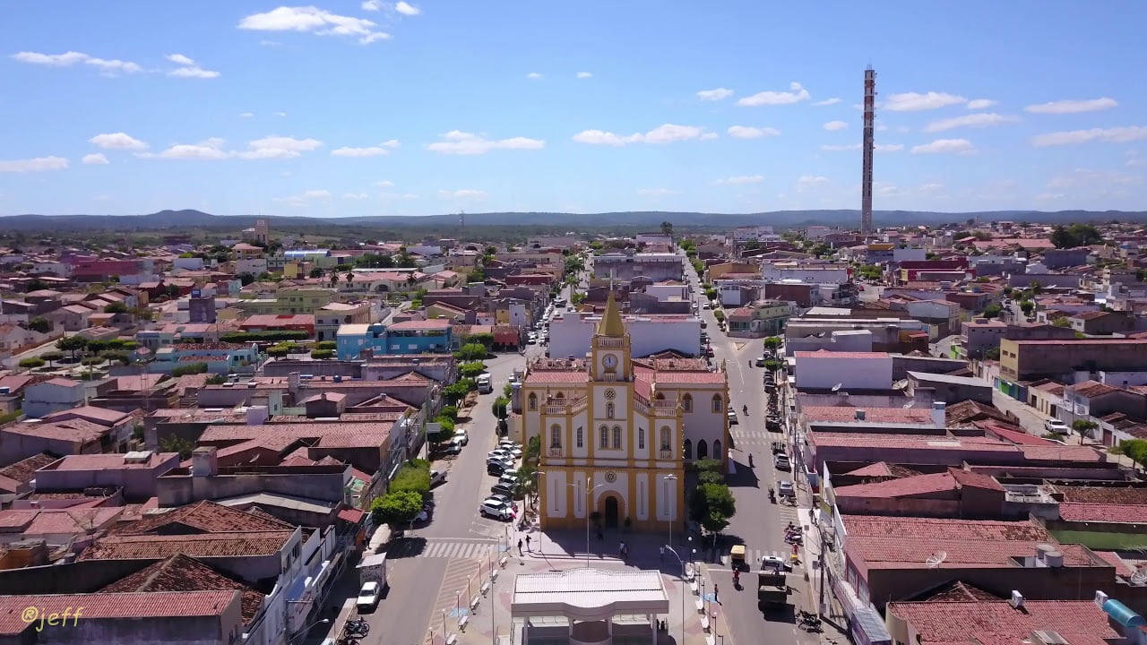 Casal é detido sem roupa próximo ao mercado público de Tabira