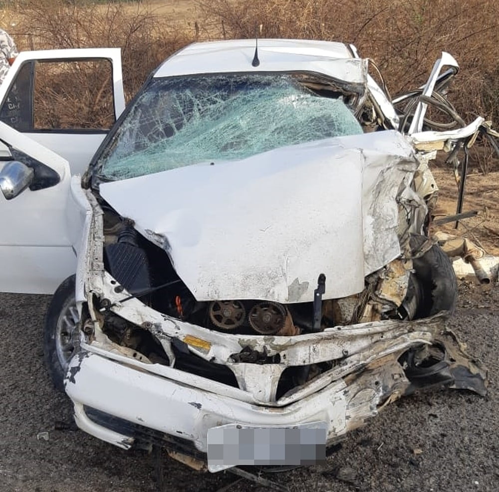 Colisão entre caminhão e carro deixa um morto e sete feridos na BR-232