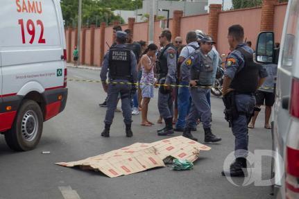 Irmãos de 8 e 3 anos morrem após serem atropelados por caminhonete
