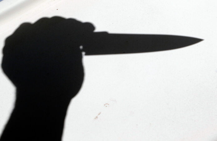 Assaltante volta para roubar mais e acaba esfaqueado pela vítima